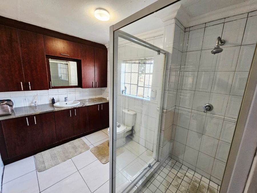 3 Bedroom Property for Sale in Heuweloord Gauteng
