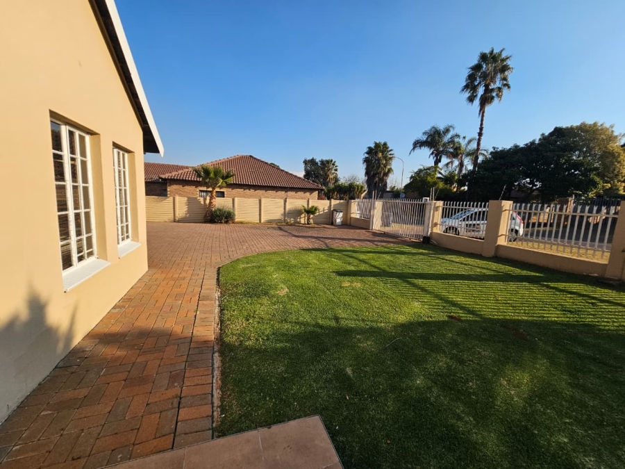 3 Bedroom Property for Sale in Heuweloord Gauteng