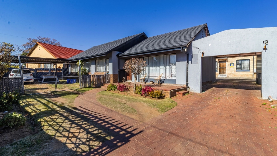 3 Bedroom Property for Sale in Robertsham Gauteng