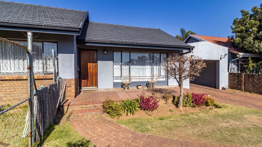 3 Bedroom Property for Sale in Robertsham Gauteng