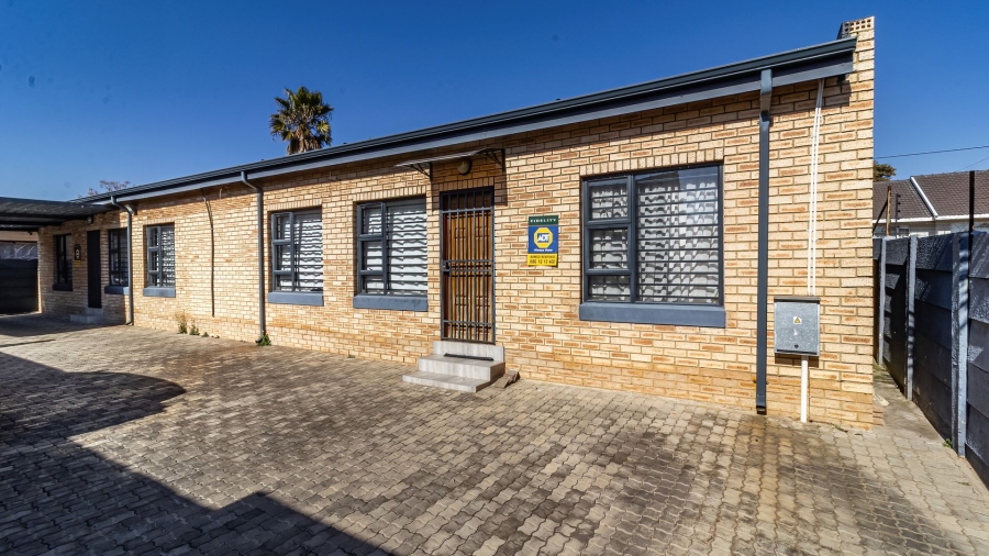 3 Bedroom Property for Sale in Robertsham Gauteng