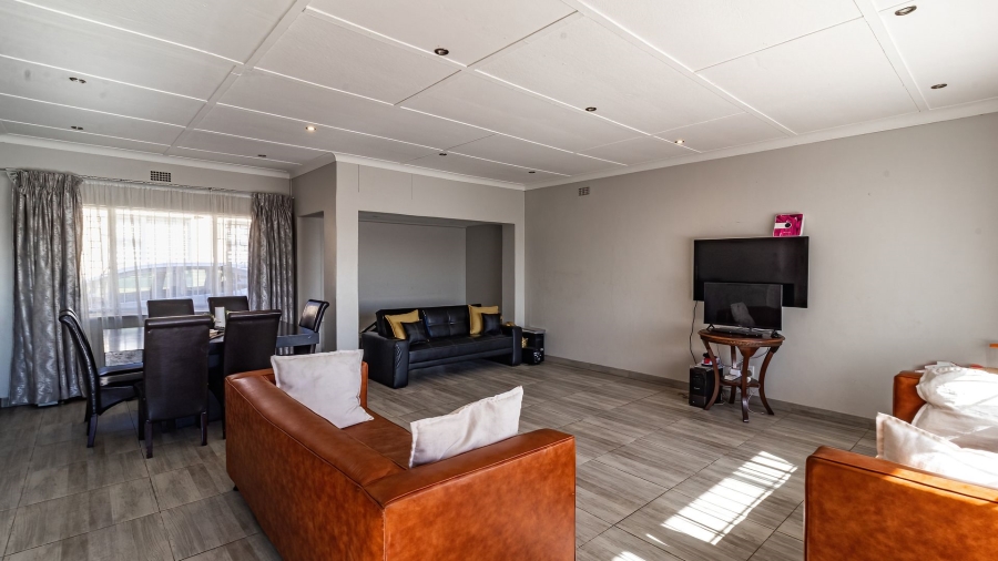 3 Bedroom Property for Sale in Robertsham Gauteng