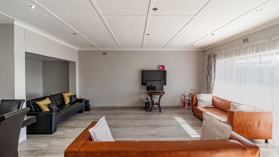 3 Bedroom Property for Sale in Robertsham Gauteng