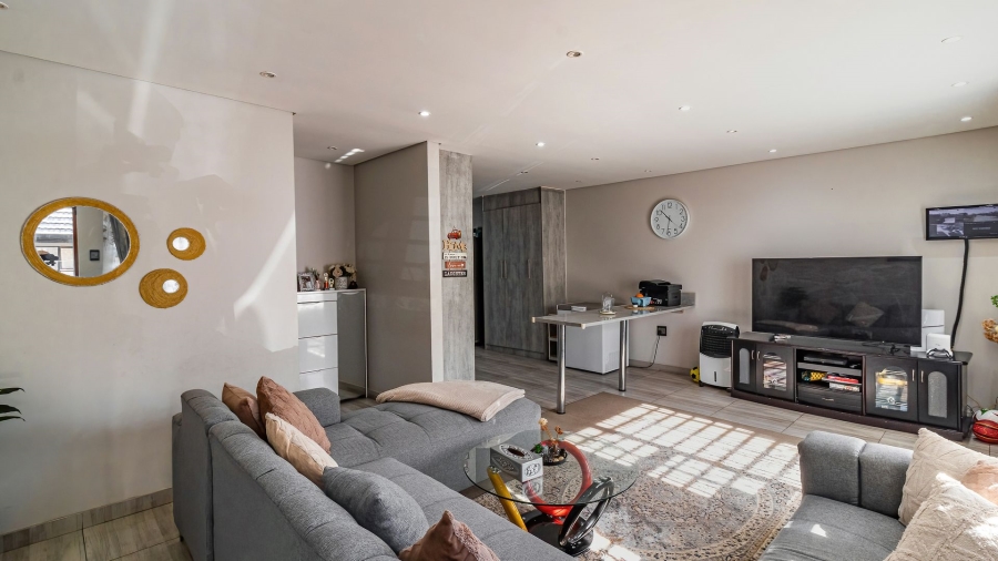 3 Bedroom Property for Sale in Robertsham Gauteng