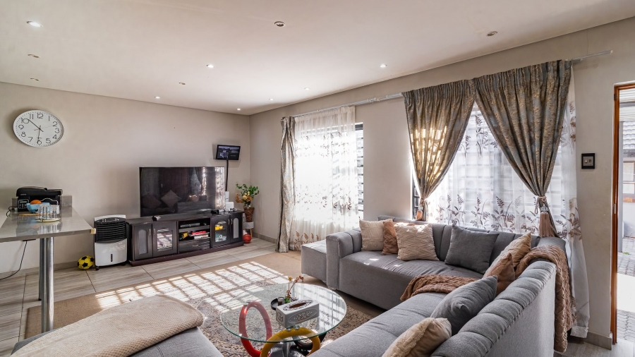 3 Bedroom Property for Sale in Robertsham Gauteng