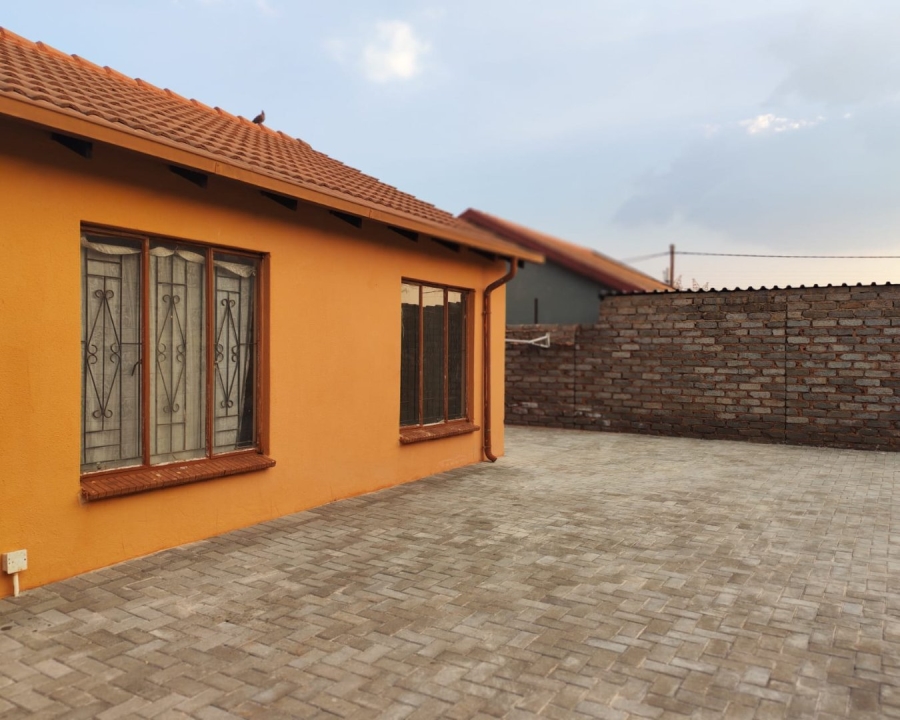 4 Bedroom Property for Sale in Soshanguve VV Gauteng