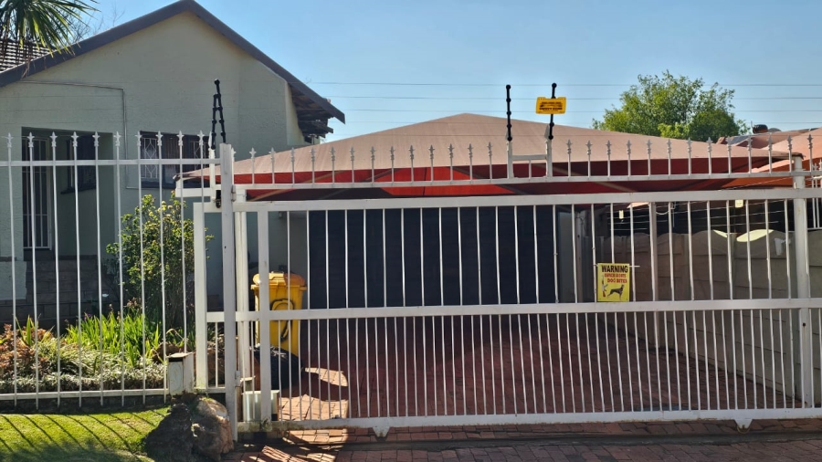 To Let 3 Bedroom Property for Rent in Northcliff Gauteng
