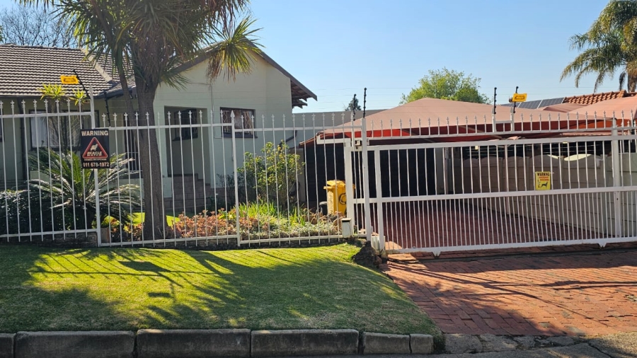 To Let 3 Bedroom Property for Rent in Northcliff Gauteng