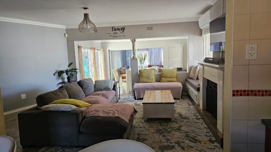 To Let 3 Bedroom Property for Rent in Northcliff Gauteng