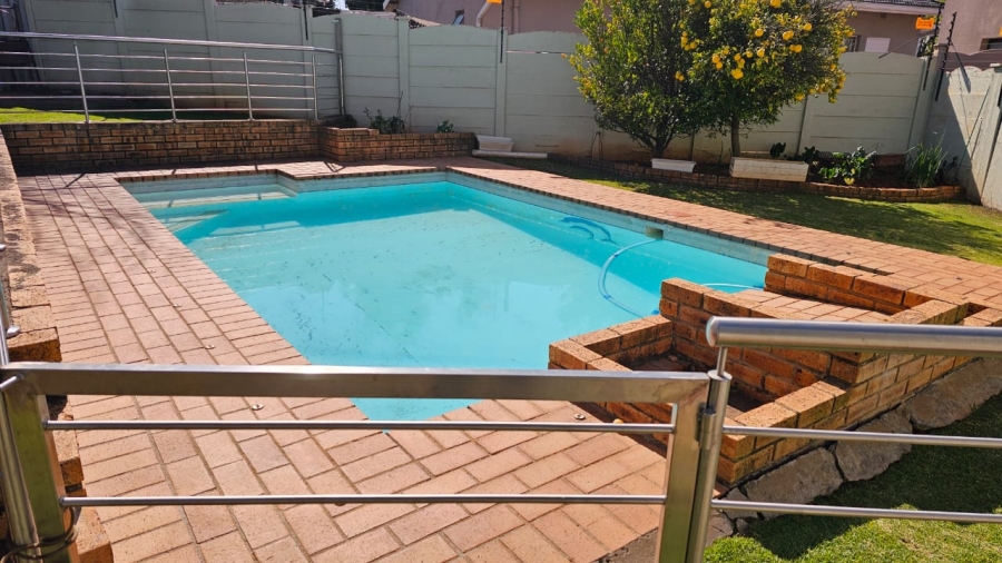 To Let 3 Bedroom Property for Rent in Northcliff Gauteng