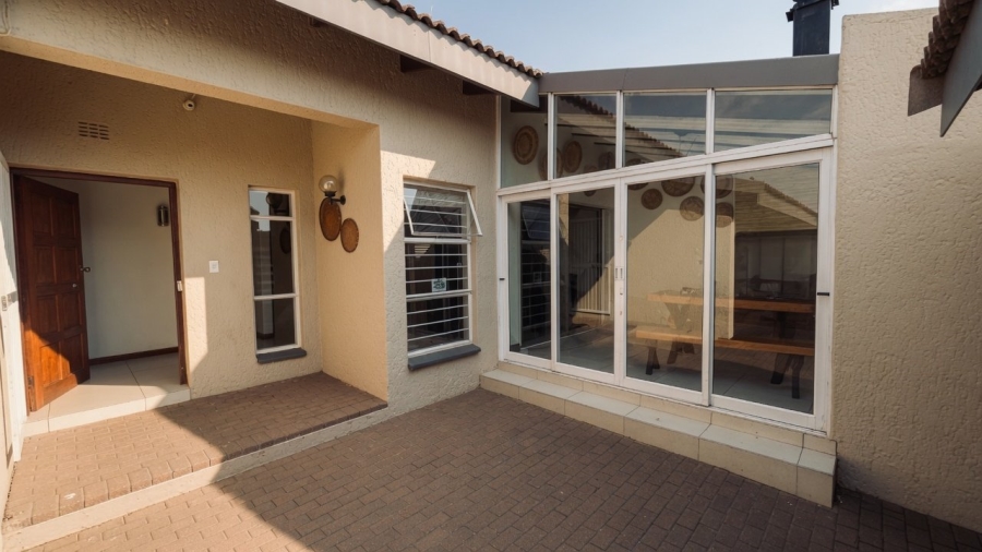 3 Bedroom Property for Sale in Buccleuch Gauteng