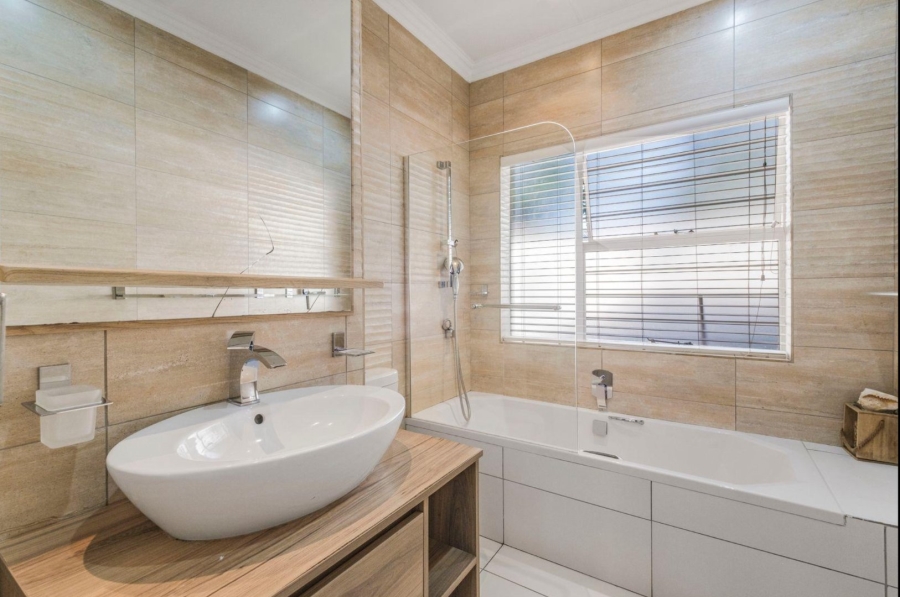 3 Bedroom Property for Sale in Buccleuch Gauteng