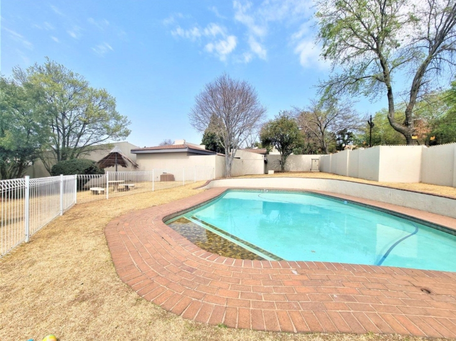 3 Bedroom Property for Sale in Buccleuch Gauteng