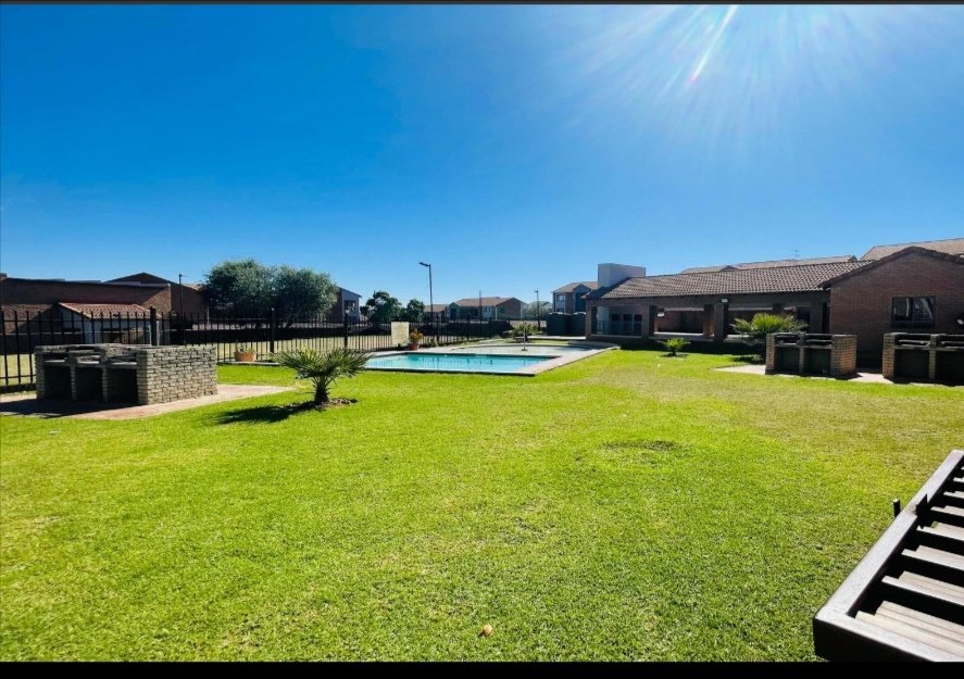 2 Bedroom Property for Sale in Vorna Valley Gauteng