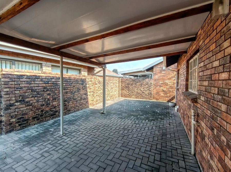 1 Bedroom Property for Sale in Three Rivers Gauteng