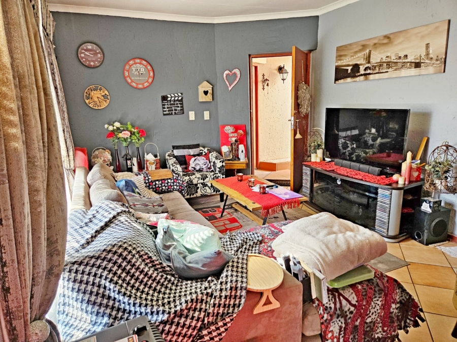 2 Bedroom Property for Sale in Glen Marais Gauteng
