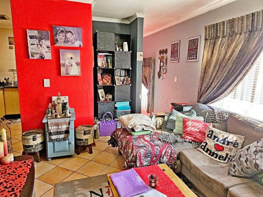 2 Bedroom Property for Sale in Glen Marais Gauteng