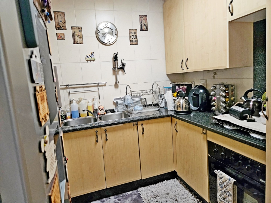 2 Bedroom Property for Sale in Glen Marais Gauteng