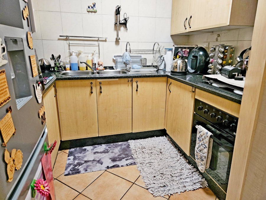 2 Bedroom Property for Sale in Glen Marais Gauteng