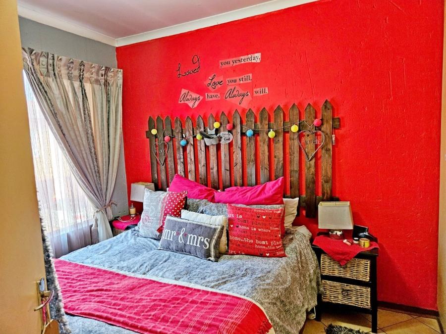 2 Bedroom Property for Sale in Glen Marais Gauteng