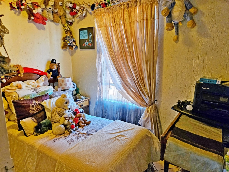 2 Bedroom Property for Sale in Glen Marais Gauteng