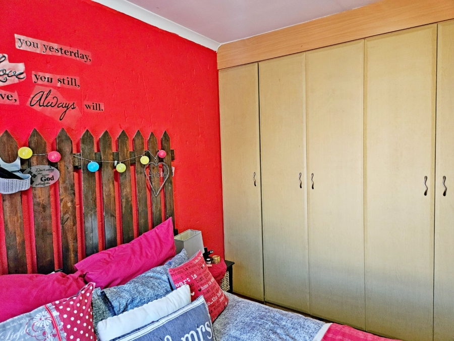 2 Bedroom Property for Sale in Glen Marais Gauteng