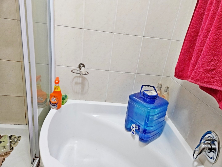2 Bedroom Property for Sale in Glen Marais Gauteng