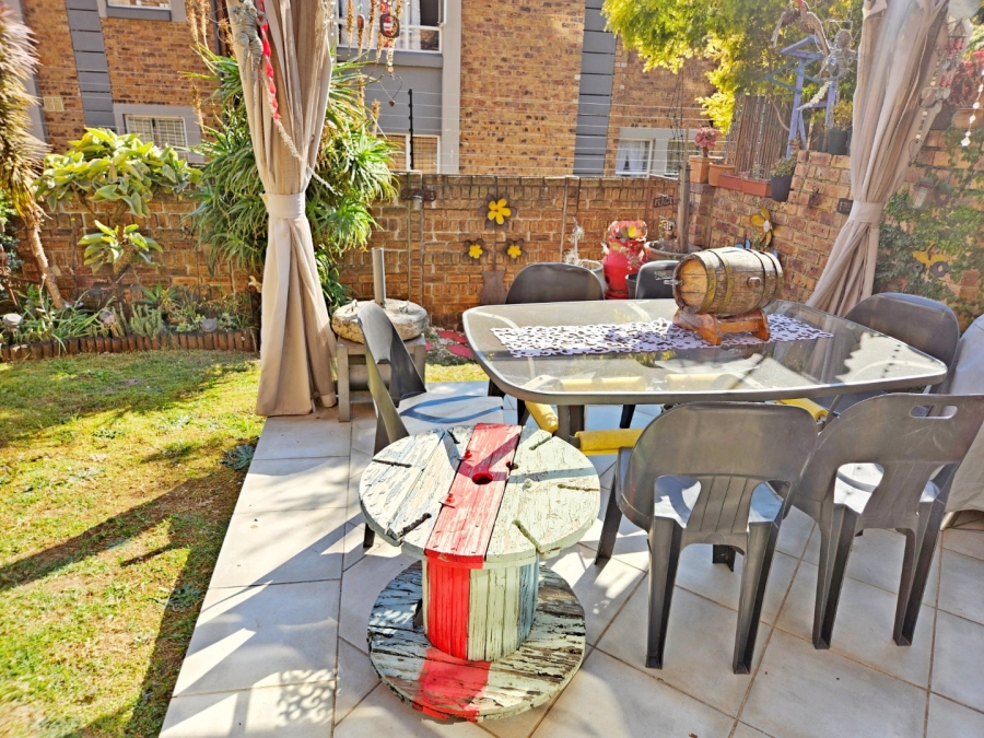 2 Bedroom Property for Sale in Glen Marais Gauteng