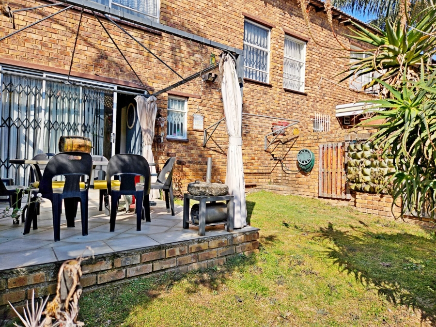 2 Bedroom Property for Sale in Glen Marais Gauteng