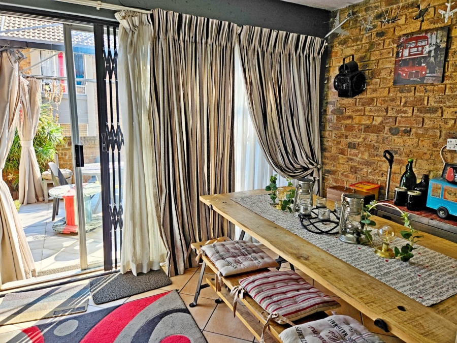 2 Bedroom Property for Sale in Glen Marais Gauteng