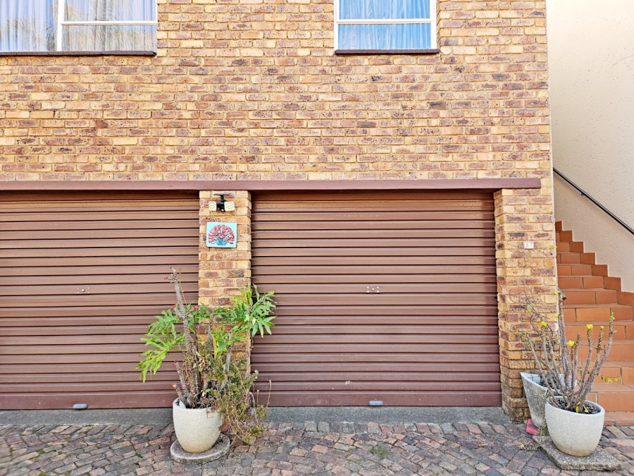 2 Bedroom Property for Sale in Glen Marais Gauteng