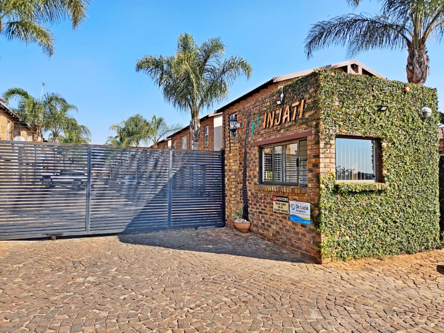 2 Bedroom Property for Sale in Glen Marais Gauteng