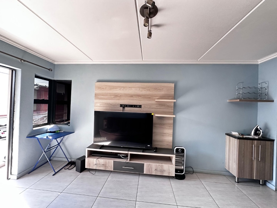 2 Bedroom Property for Sale in Sebenza Gauteng