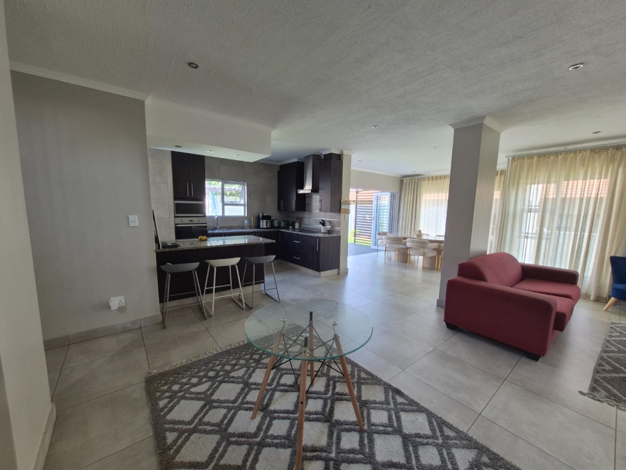 4 Bedroom Property for Sale in Thatchfield Hills Gauteng