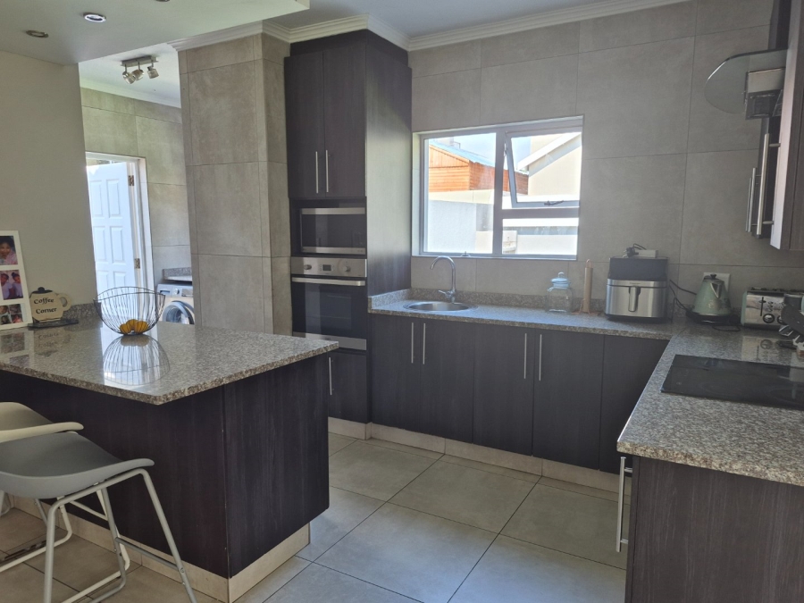 4 Bedroom Property for Sale in Thatchfield Hills Gauteng