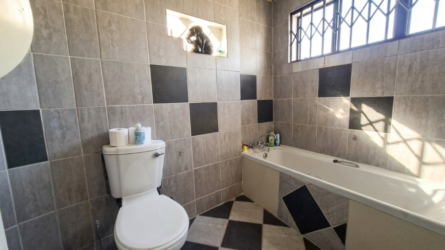 4 Bedroom Property for Sale in Brackendowns Gauteng