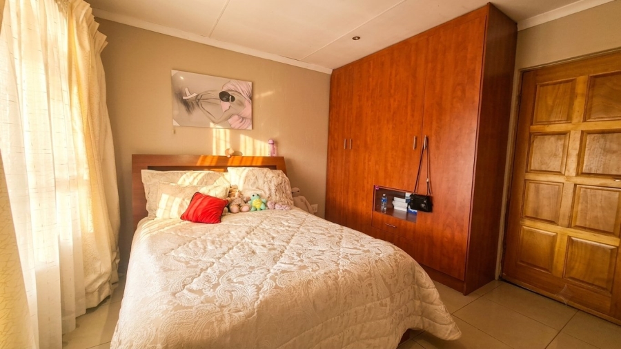 4 Bedroom Property for Sale in Brackendowns Gauteng