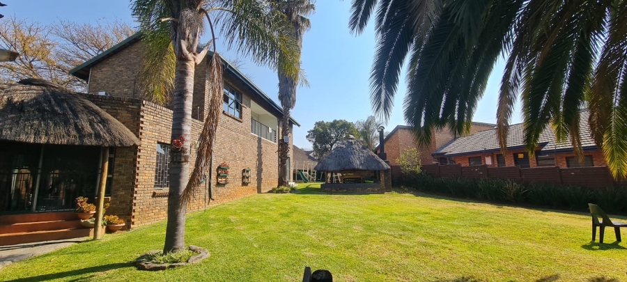 4 Bedroom Property for Sale in Heuweloord Gauteng