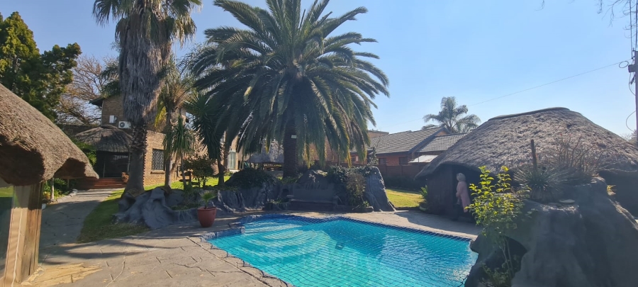 4 Bedroom Property for Sale in Heuweloord Gauteng