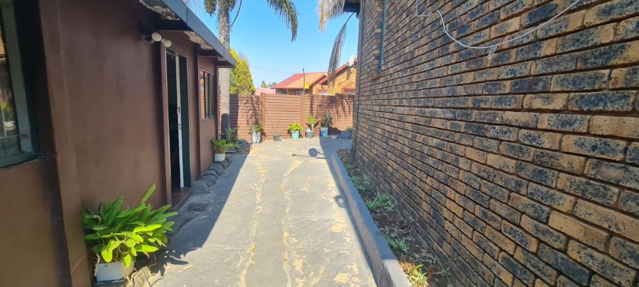 4 Bedroom Property for Sale in Heuweloord Gauteng