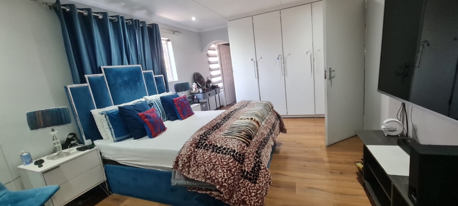 4 Bedroom Property for Sale in Heuweloord Gauteng