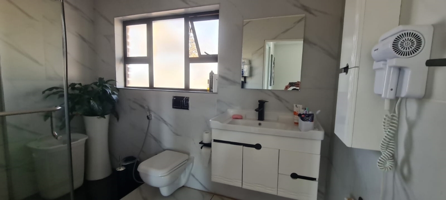 4 Bedroom Property for Sale in Heuweloord Gauteng