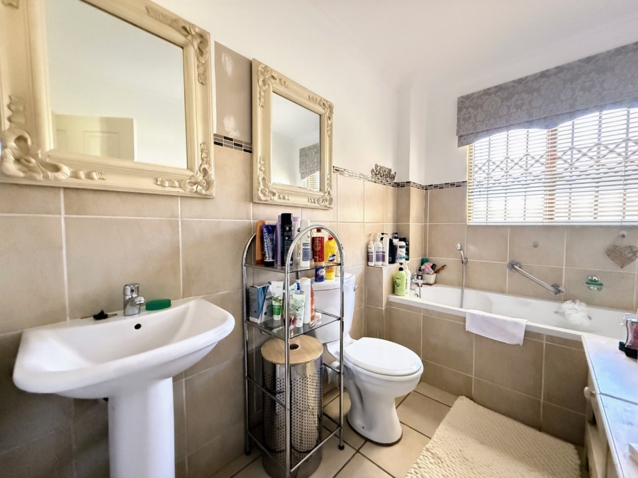 2 Bedroom Property for Sale in Bronberg Gauteng