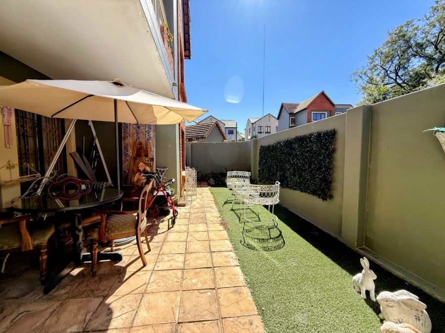 2 Bedroom Property for Sale in Bronberg Gauteng