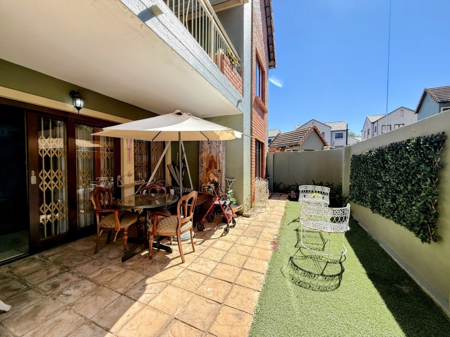 2 Bedroom Property for Sale in Bronberg Gauteng