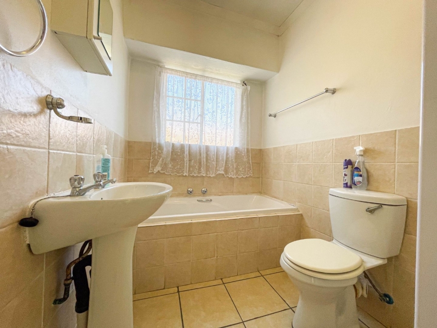 3 Bedroom Property for Sale in Kosmosdal Gauteng