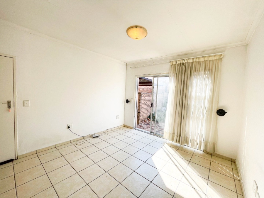 3 Bedroom Property for Sale in Kosmosdal Gauteng