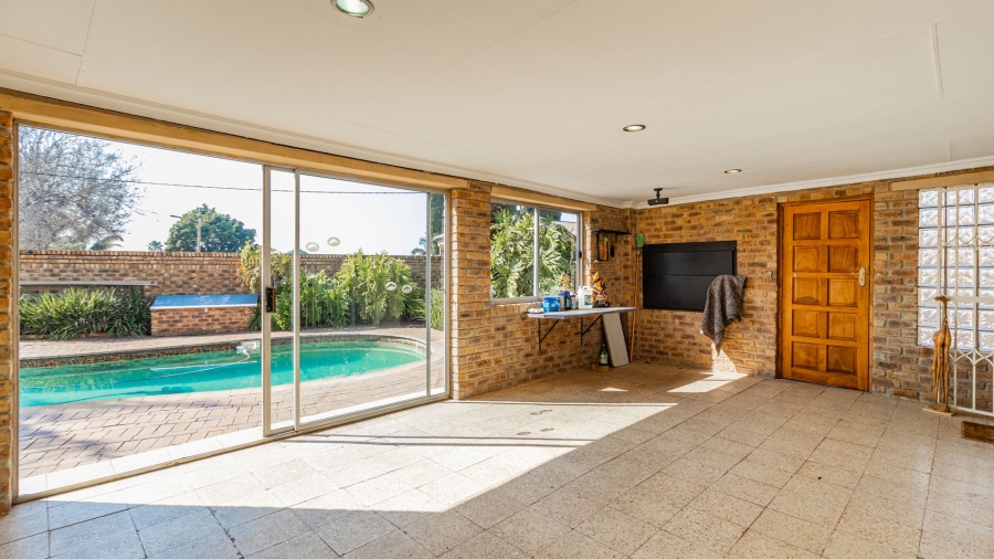 4 Bedroom Property for Sale in Edleen Gauteng