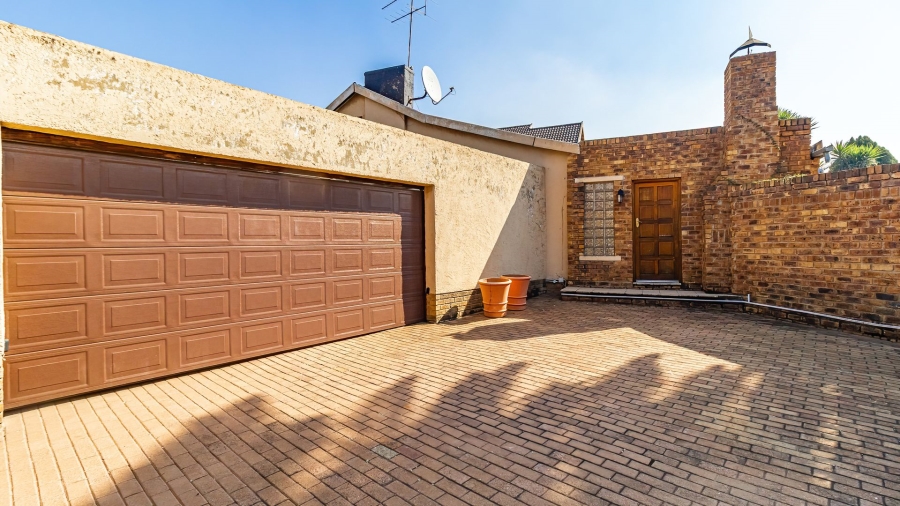4 Bedroom Property for Sale in Edleen Gauteng