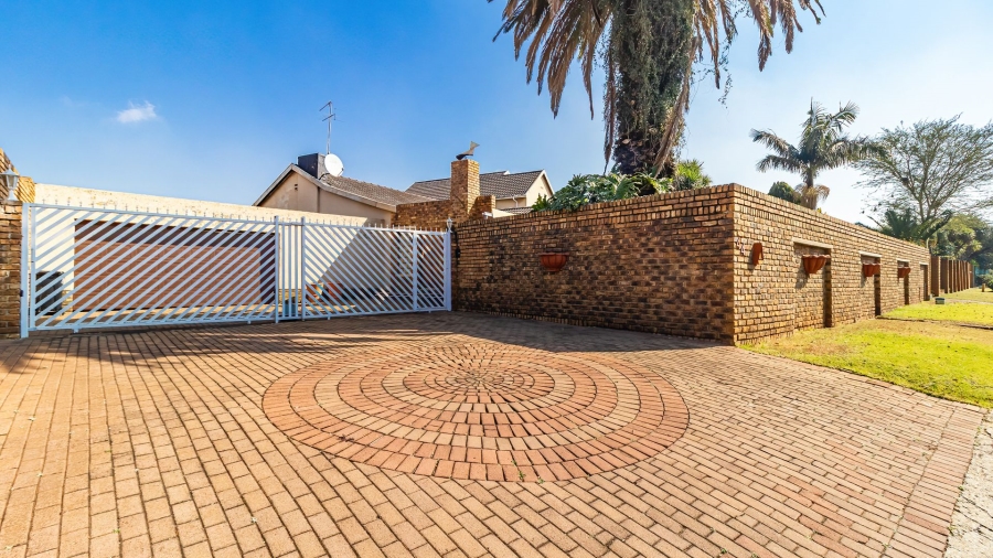 4 Bedroom Property for Sale in Edleen Gauteng